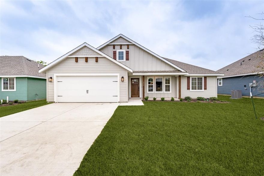 Beautiful new construction home in Whitesboro featuring 3 bedrooms and 2 bathrooms with an open-concept design. Bright living spaces flow into a modern kitchen with new appliances and ample cabinetry. The primary suite offers a private bath and walk-in closet. Quality finishes throughout and energy-efficient features make this home move-in ready. Convenient location close to schools, shopping, and dining.