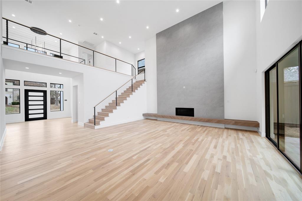 WILSHIRE HEIGHTS - Residential