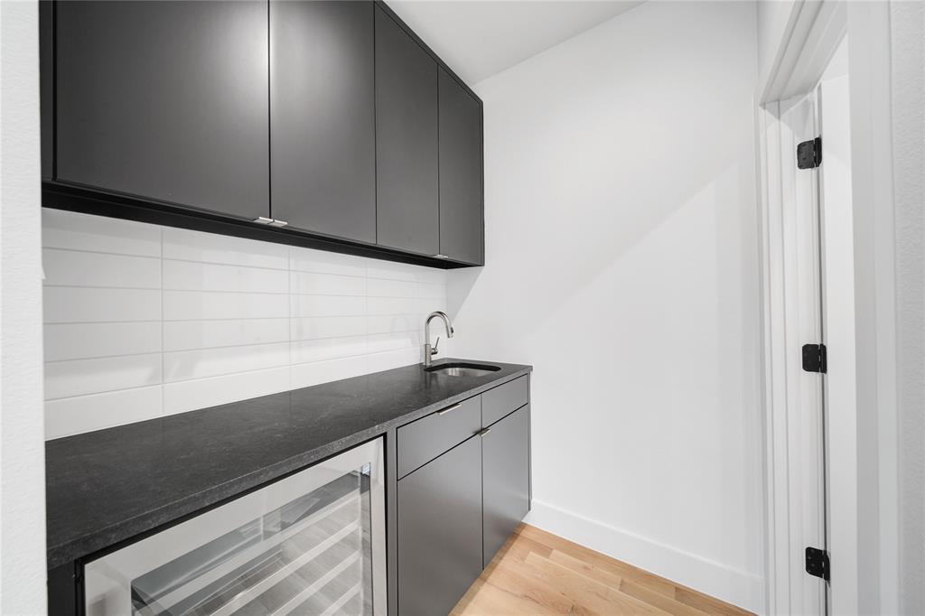 WILSHIRE HEIGHTS - Residential