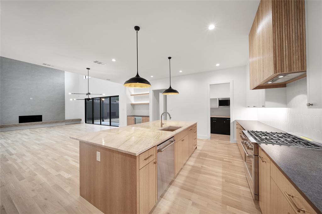 WILSHIRE HEIGHTS - Residential