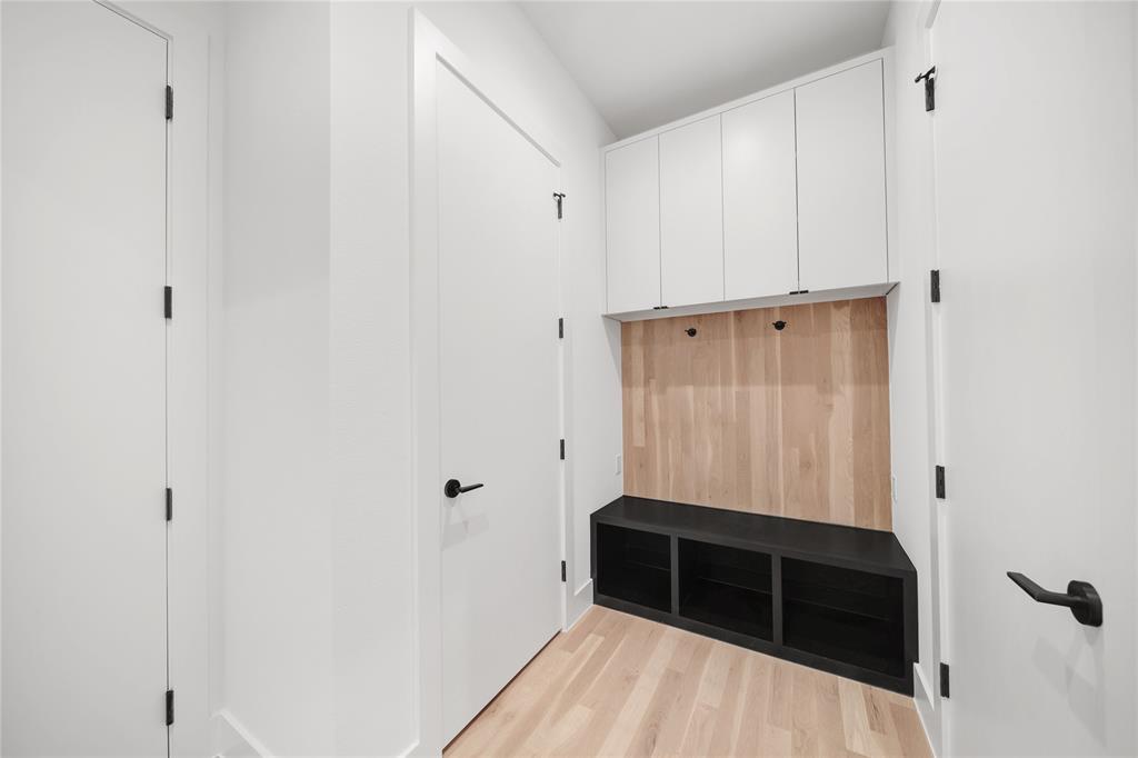 WILSHIRE HEIGHTS - Residential