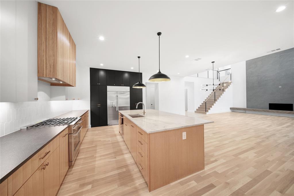 WILSHIRE HEIGHTS - Residential