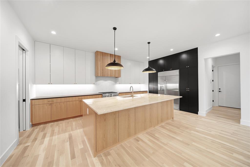 WILSHIRE HEIGHTS - Residential