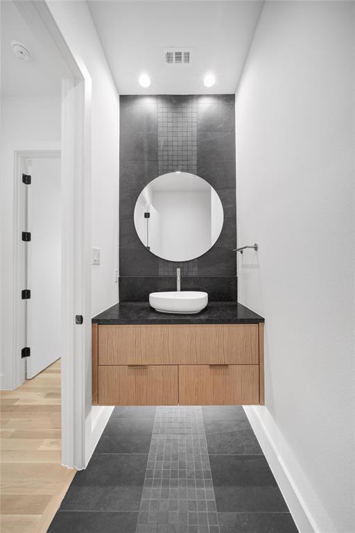 WILSHIRE HEIGHTS - Residential