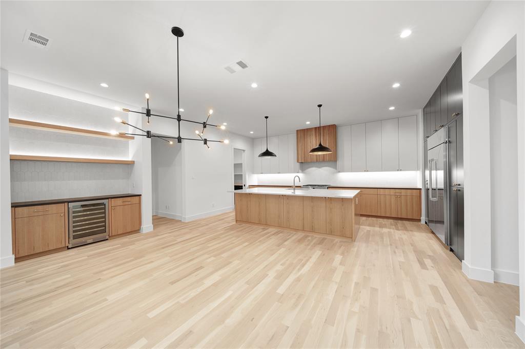 WILSHIRE HEIGHTS - Residential