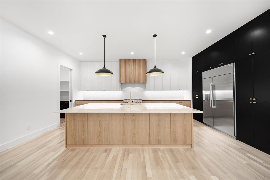 WILSHIRE HEIGHTS - Residential