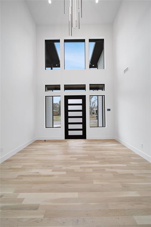 WILSHIRE HEIGHTS - Residential