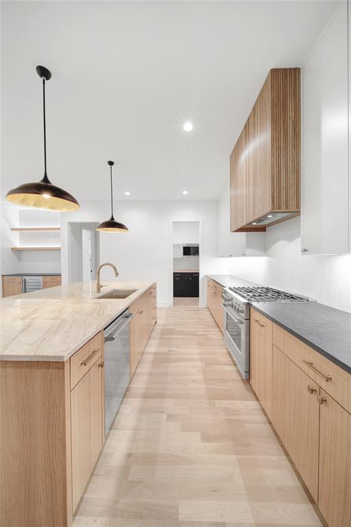 WILSHIRE HEIGHTS - Residential