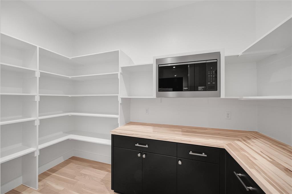 WILSHIRE HEIGHTS - Residential