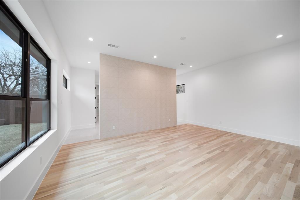 WILSHIRE HEIGHTS - Residential