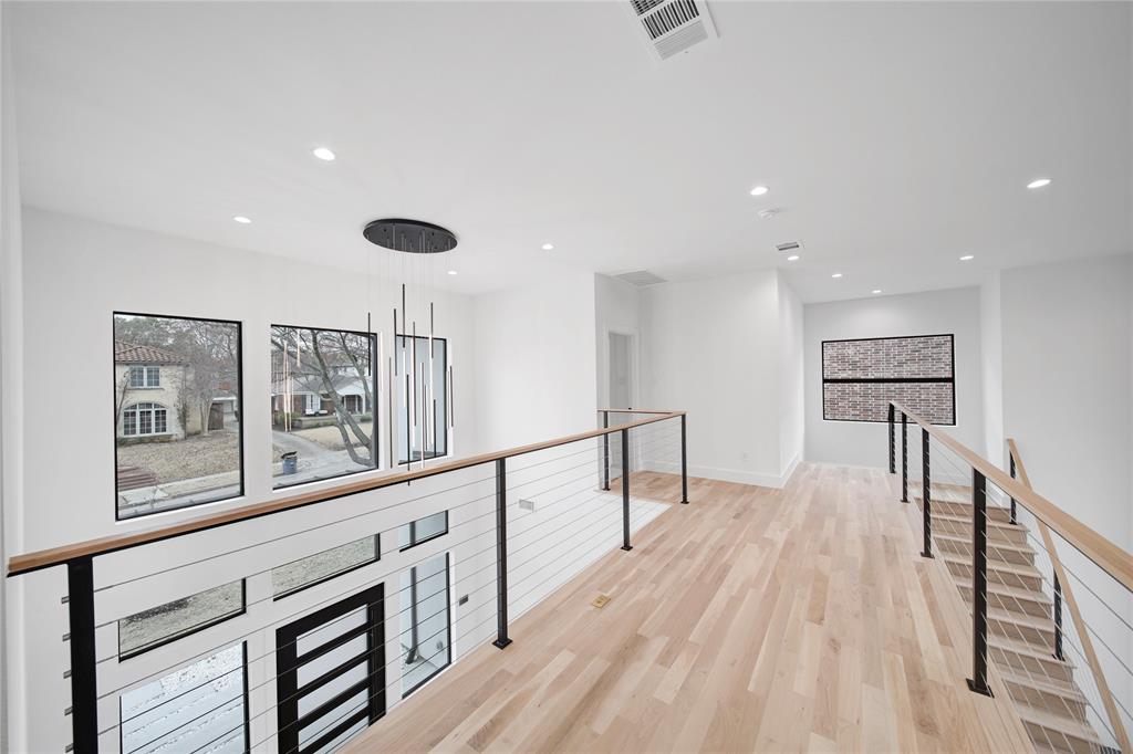 WILSHIRE HEIGHTS - Residential