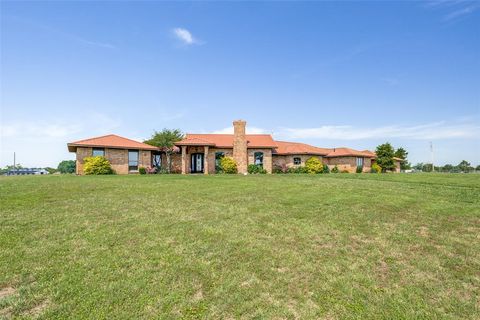 Photo of 105 Sammi's Way, Whitesboro, TX 76273 (MLS # 21268867)