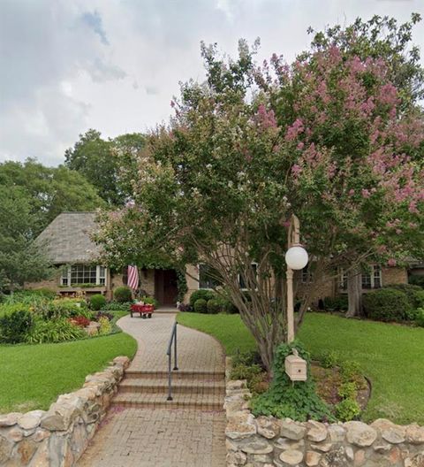 Photo of 524 Magnolia Street, Denton, TX 76201 (MLS # 21270546)