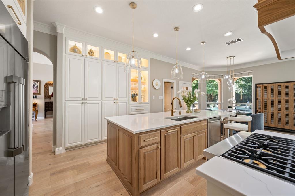 1001 Lakeridge Court