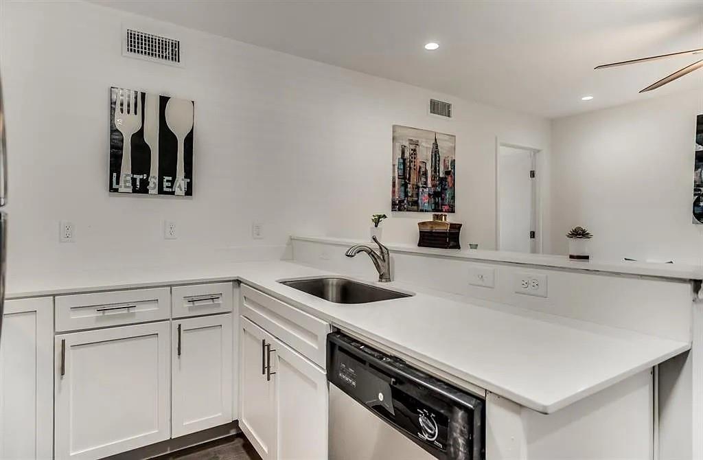 Photo of 4919 San Jacinto Street #102, Dallas, TX 75206 (MLS # 21268566)