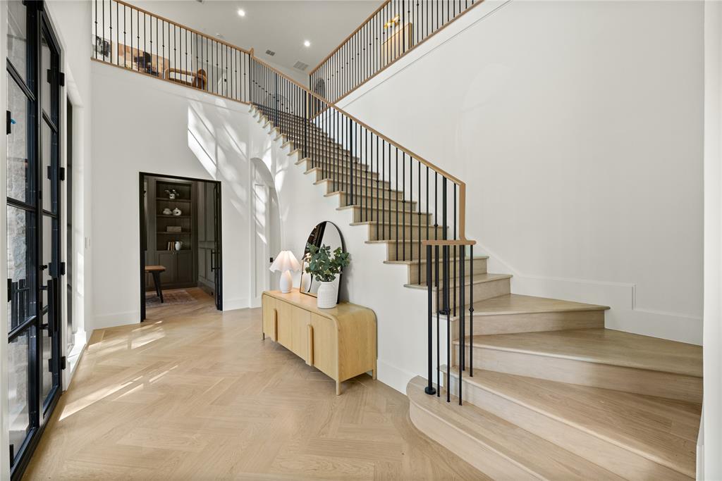 6924 Redstart Lane