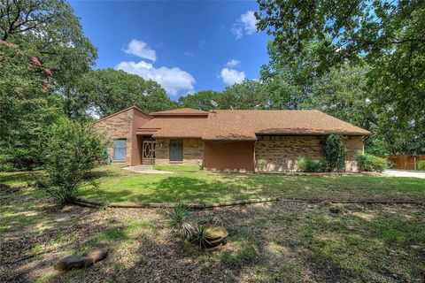 Photo of 500 County Road 3324, Greenville, TX 75402 (MLS # 20984557)