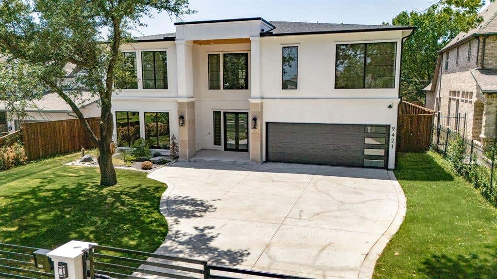Photo of 9421 Thornberry Lane, Dallas, TX 75220 (MLS # 21350337)