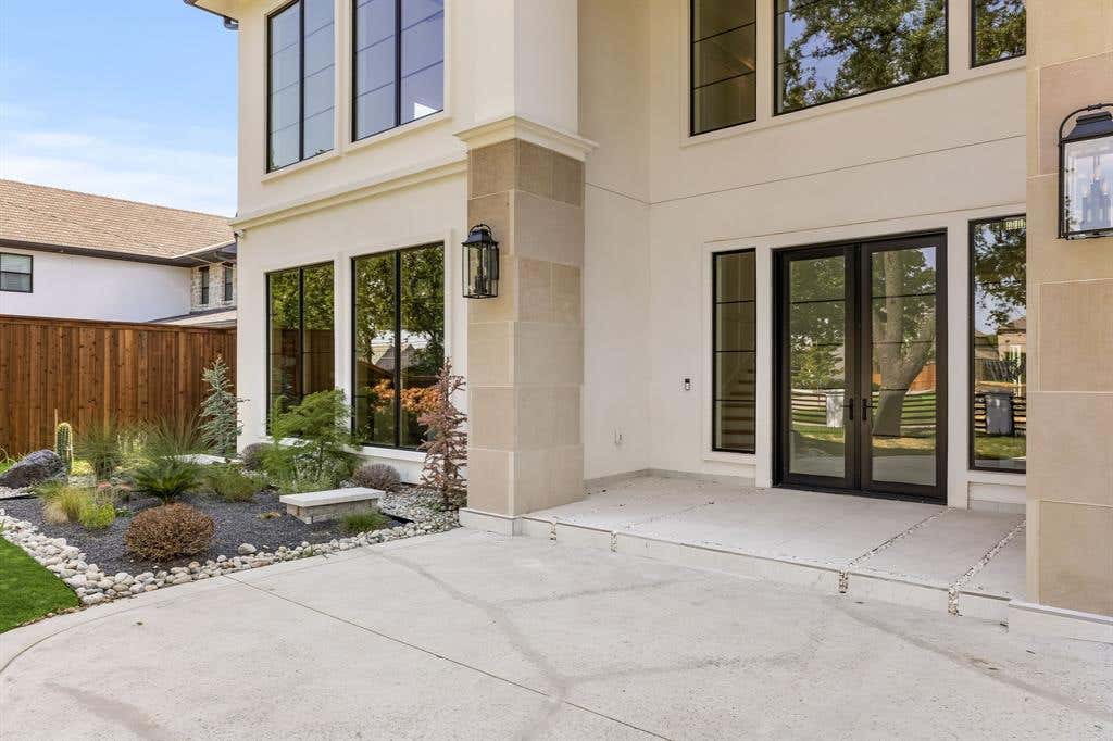 Photo of 9421 Thornberry Lane, Dallas, TX 75220 (MLS # 21350337)