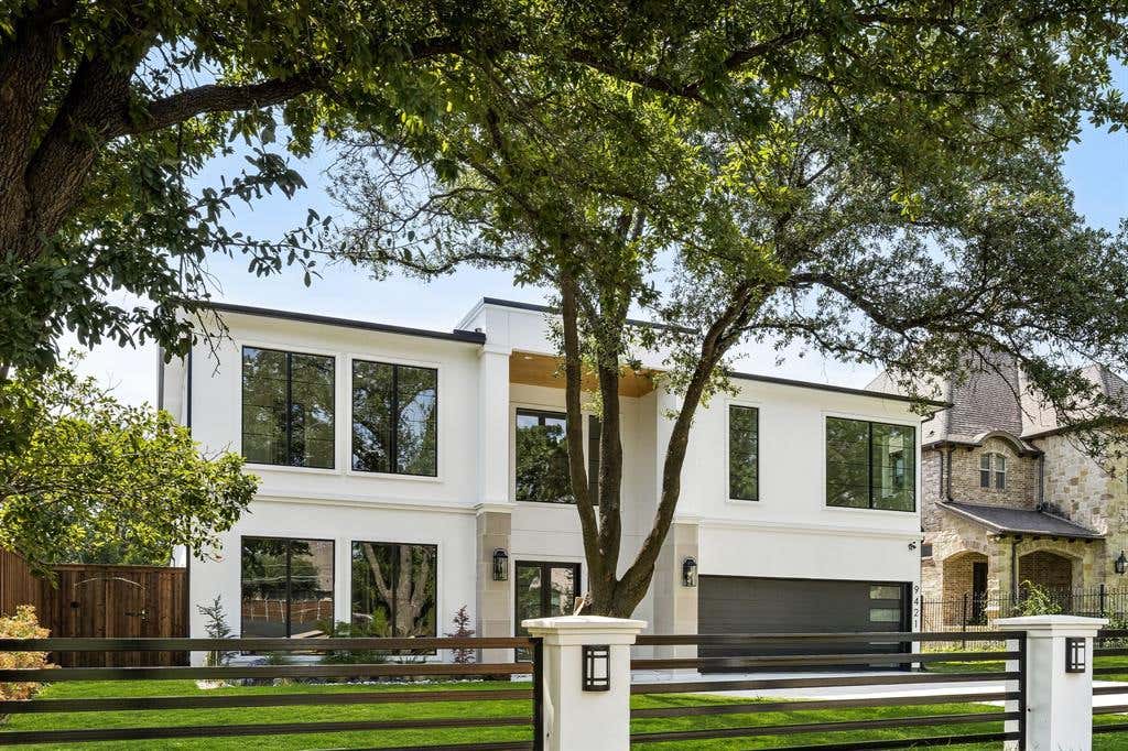 Photo of 9421 Thornberry Lane, Dallas, TX 75220 (MLS # 21350337)