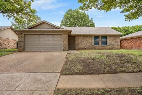 Photo of 6219 Kelly Elliott Road, Arlington, TX 76001 (MLS # 21274693)