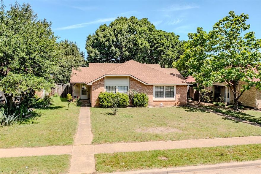 Excellent opportunity to own a well-priced half duplex in a prime location with NO HOA! Whether you’re a first-time buyer, downsizing, looking for a roommate-friendly layout, or searching for your next investment property, this home offers incredible value and versatility. Inside, you’ll find an open-concept floorplan with vaulted ceilings, neutral paint, granite countertops, and spacious split bedrooms—each paired with its own full bath for added privacy and functionality. Large closets and comfortable living spaces make the home both practical and inviting. Conveniently located less than 5 minutes from the scenic Cedar Ridge Preserve and under 30 minutes to Downtown Dallas, this property combines affordability with easy access to nature, dining, shopping, entertainment, and major commuter routes. A rare find offering location, flexibility, and excellent value all in one package.