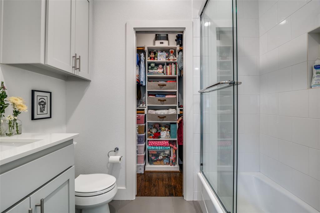 Condominium Hms Lindell Bldg 5 - Residential