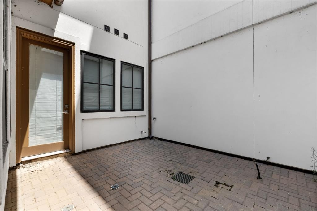 Lakeside Tower - Residential