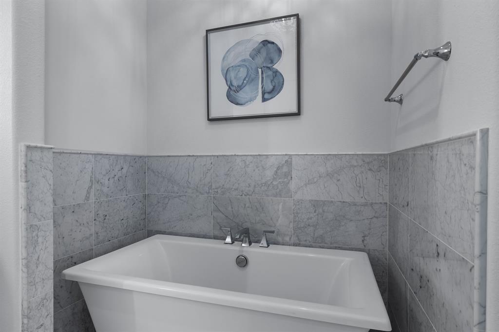 Lakeside Tower - Residential