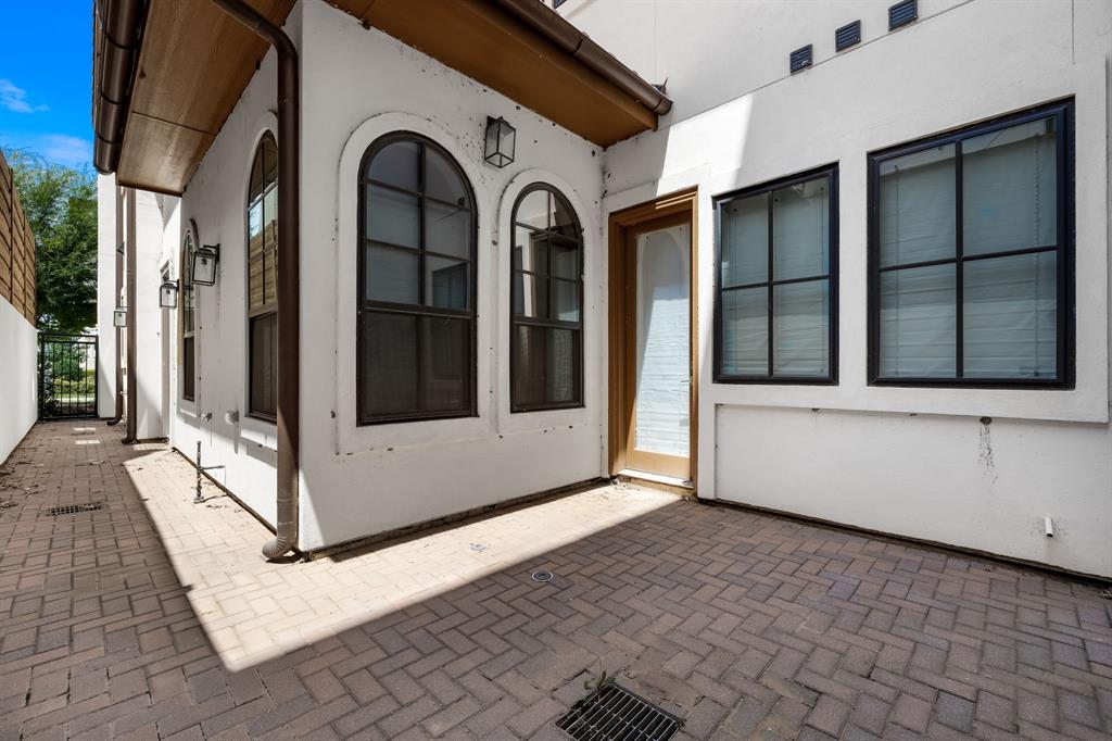 Lakeside Tower - Residential