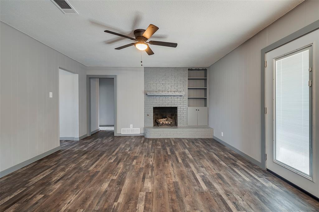 Arlington, Texas 76012, United States, 4 Bedrooms Bedrooms, ,2 BathroomsBathrooms,Residential,Active,84470