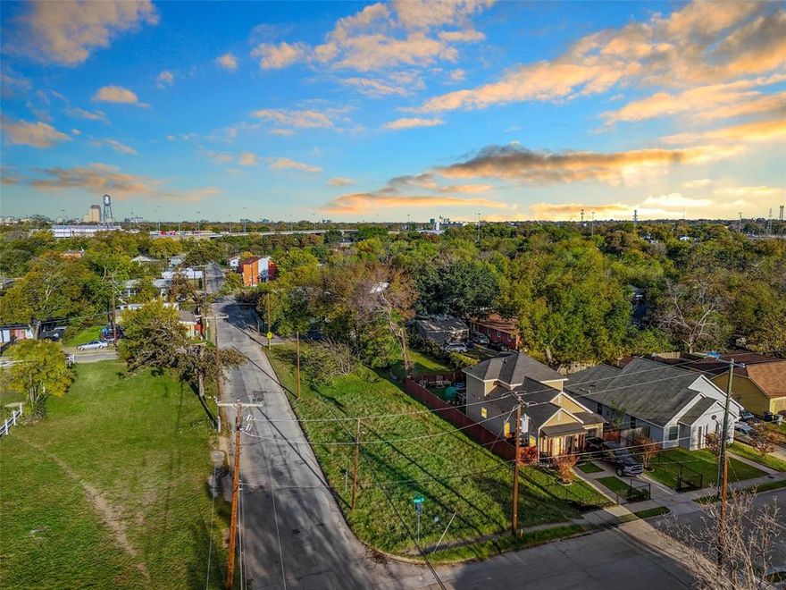 This corner property near Fair Park has plenty of potential. It is zoned PD-595, for private school, daycare, or community center. The proximity to Fair Park and I-30 is also a plus. Come see it today!