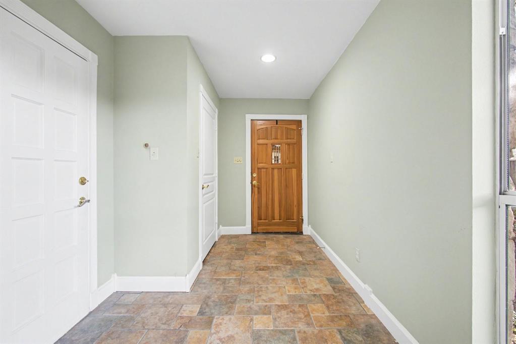 2920 Shady Lake Circle