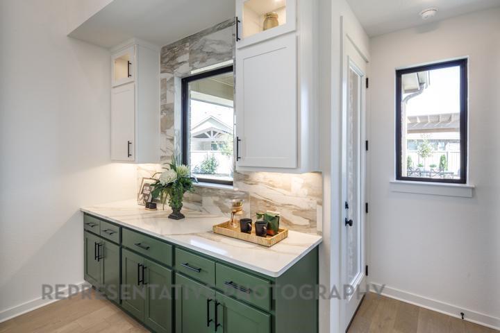1922 Lone Pine Lane