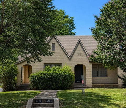 Photo of 6262 Lakeshore Drive, Dallas, TX 75214 (MLS # 21341585)