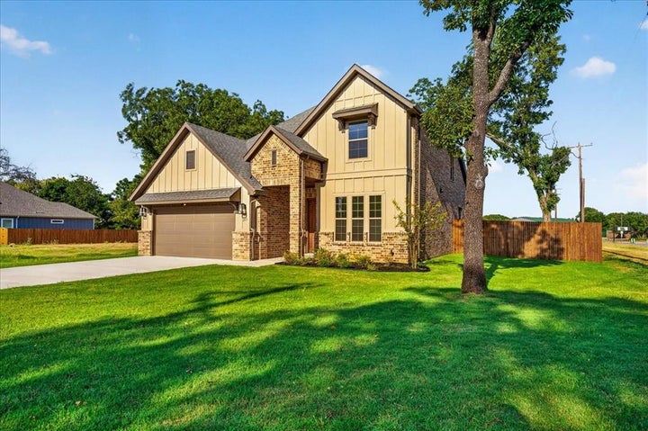 Photo 1 of 39 — 213 S Atwood Street, Boyd, TX 76023