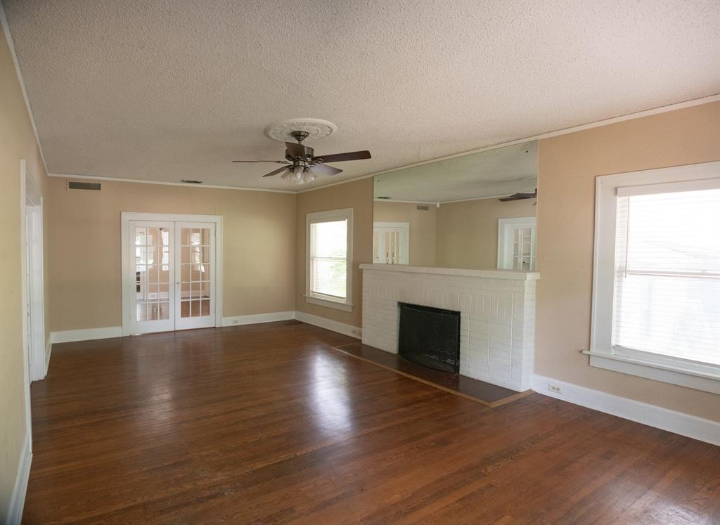 2303 Mistletoe Drive