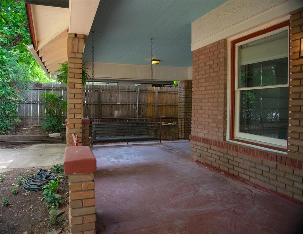 2303 Mistletoe Drive