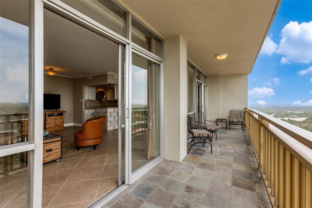 6211 W Northwest Highway 2702