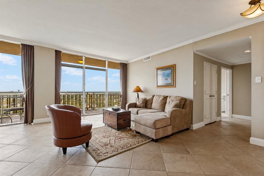 6211 W Northwest Highway 2702