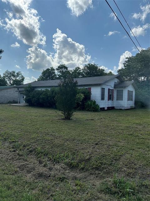 202 W Rowena Street Rosebud TX 76570