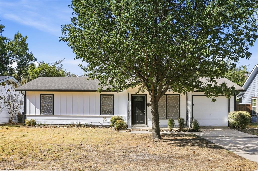 Photo of 549 Lorna Street, Burleson, TX 76028 (MLS # 21392606)