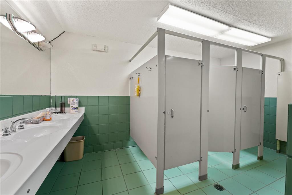 Hyde-Jennings Sub - Commercial Sale