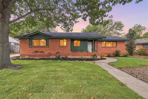Photo of 1720 Mountainview Drive, Waco, TX 76710 (MLS # 21401957)