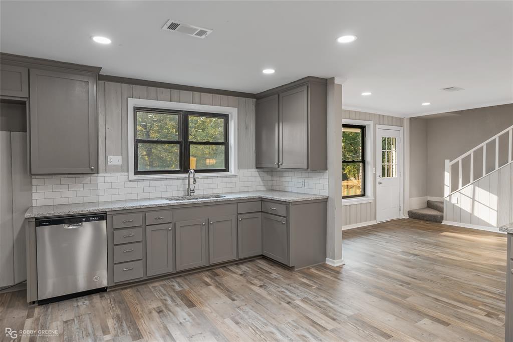 Shreveport, Louisiana 71107, United States, 4 Bedrooms Bedrooms, ,3 BathroomsBathrooms,Residential,Active,40079