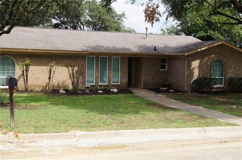Photo of 2201 Highcrest Drive, Bedford, TX 76022 (MLS # 21242312)