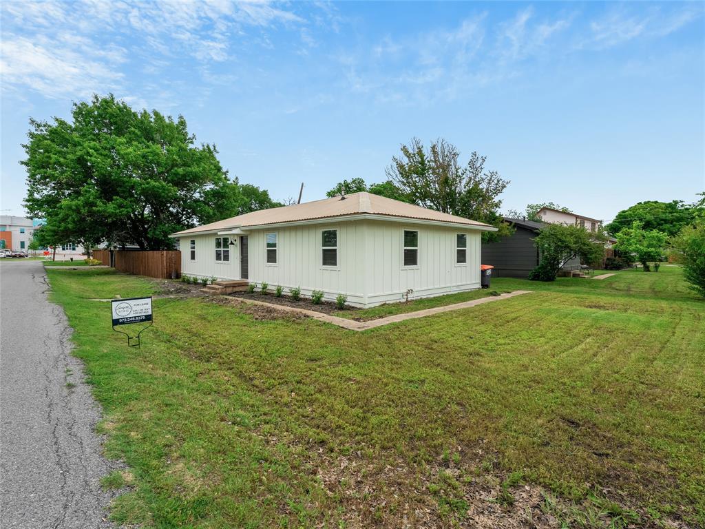 Photo of 421 S Interurban Street, Anna, TX 75409 (MLS # 21393128)