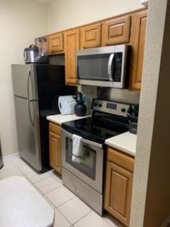 7151 Gaston 403