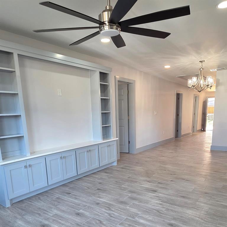 2518 W Clarendon Drive