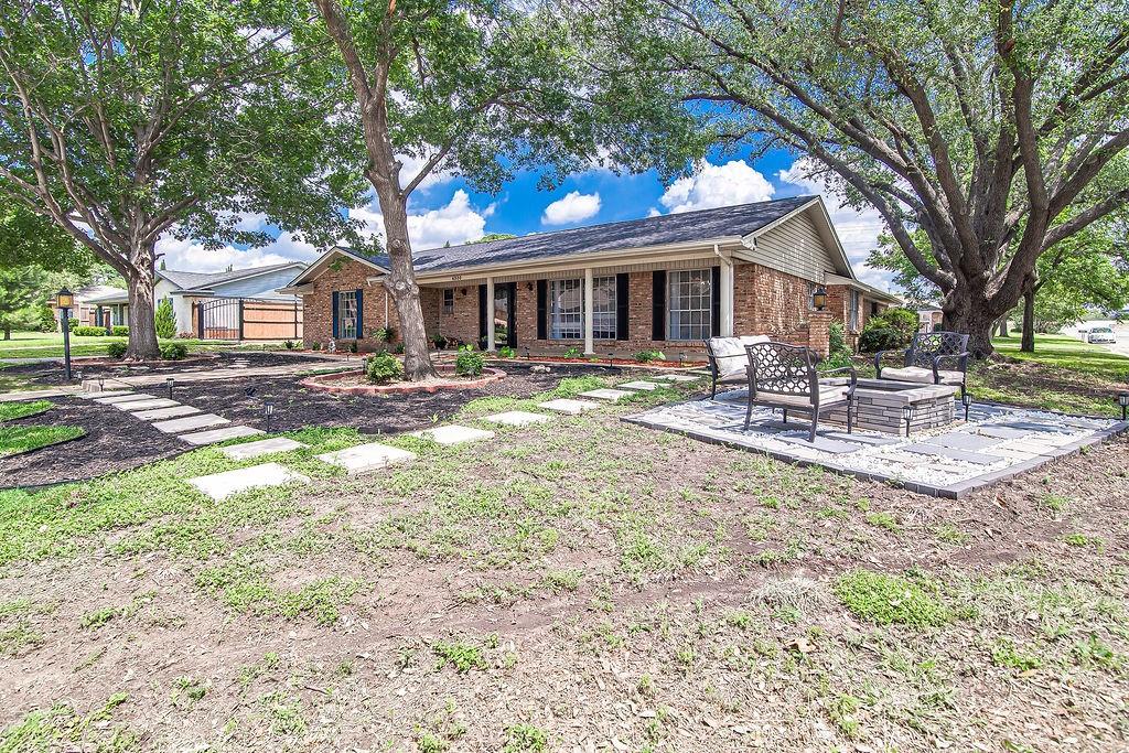 4300 Barcelona Drive
